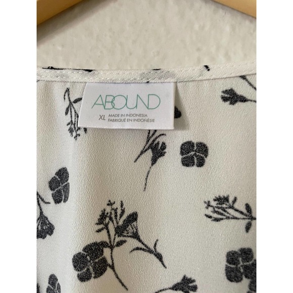 Abound Faux Wrap Blouse XL White Black Floral Surplice V-Neck Pocket Long Sleeve - Picture 5 of 9